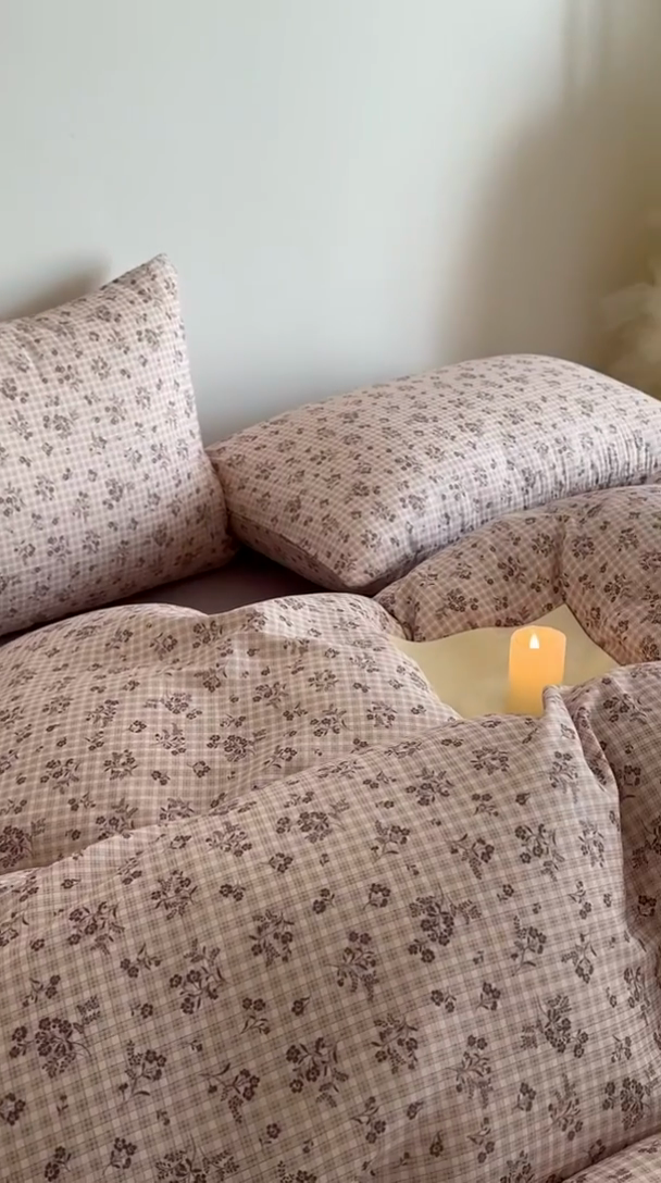 91家纺网 家纺一手货源 找家纺 2025新款全棉有氧A类母婴级双层纱印花四件套 倩影-米黄