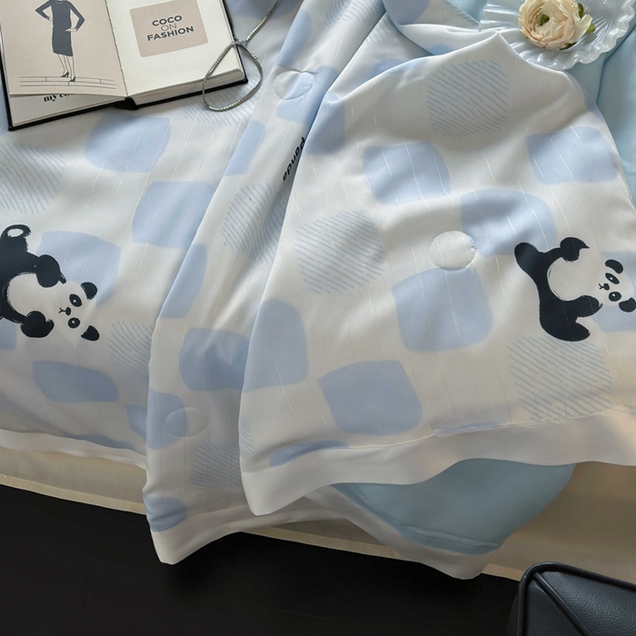 91家纺网 家纺一手货源 找家纺 茧羽世家 2025新款天丝银萃沁氧抗菌系列夏被子被芯 熊猫趣格