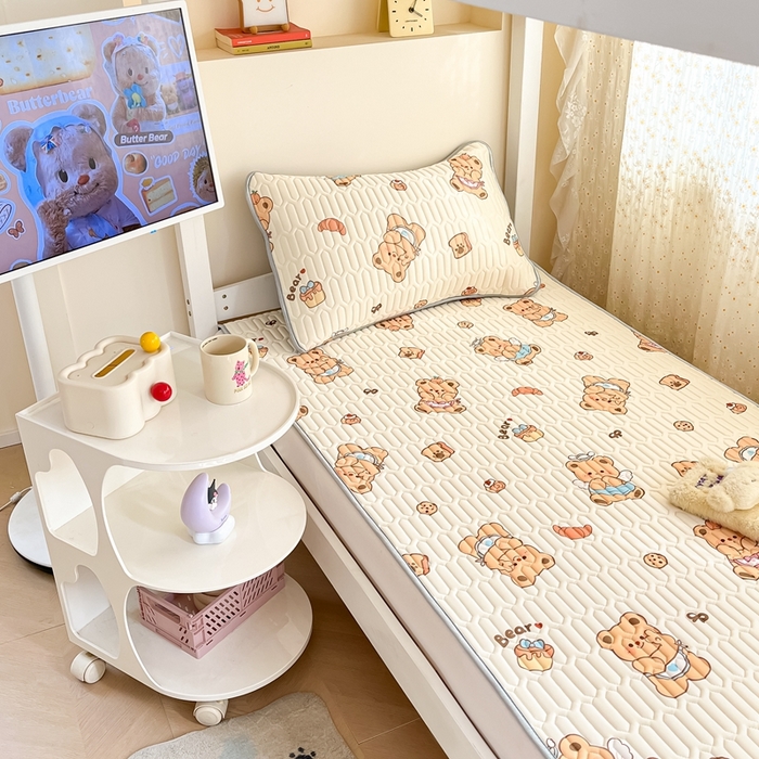 91家纺网 家纺一手货源 找家纺 川悦生活 2025新款小阪凉感丝印花凉席-学生床 奶芙熊