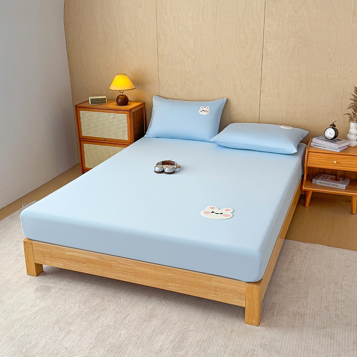 91家纺网 家纺一手货源 找家纺 澳梵家居 2025新款A类全棉毛巾绣床笠 兔兔-蓝