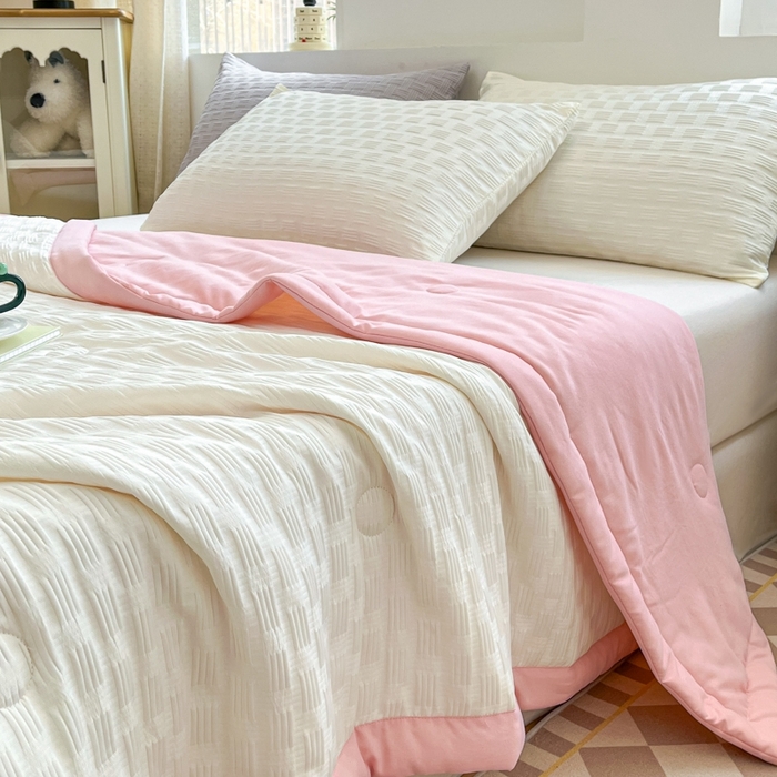 91家纺网 家纺一手货源 找家纺 欧邦 2025新款华夫格水洗棉夏被 白＋粉