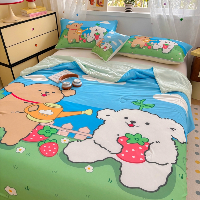 91家纺网 家纺一手货源 找家纺 ds生活馆 2025新款A类大版卡通凉感丝夏被 草莓小狗