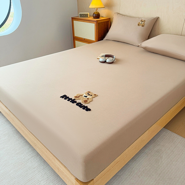 91家纺网 家纺一手货源 找家纺 澳梵家居 2025新款A类全棉毛巾绣床笠 咖啡熊