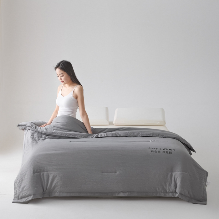 91家纺网 家纺一手货源 找家纺 暖芯家纺 2025新款亚朵同款深睡Pro夏被自在眠自然醒 浅灰