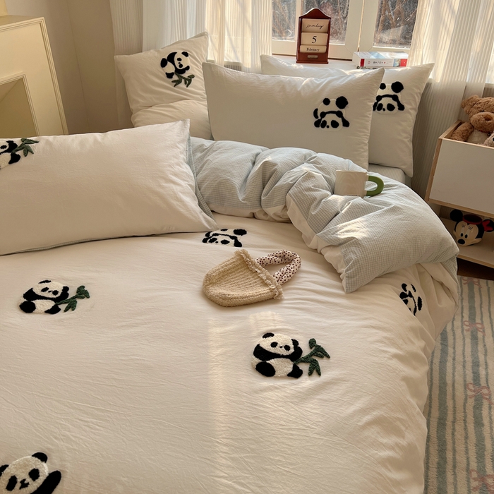 91家纺网 家纺一手货源 找家纺 慕尚家纺 2025新款春夏新款色织水洗棉毛巾绣四件套 熊猫 米白