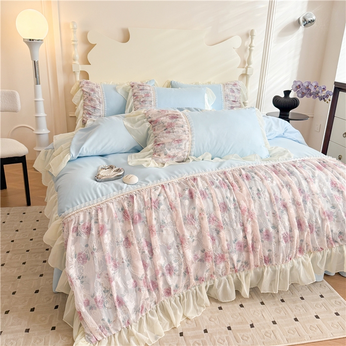 91家纺网 家纺一手货源 找家纺 富盛家纺 2025新款水洗亲肤棉雪纺印绣工艺四件套公主风四件套巴黎春天系列 巴黎春天-蓝