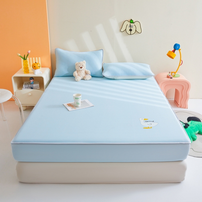 91家纺网 家纺一手货源 找家纺 2025春夏新款独家研发太空层凉感鸭冰丝烫画软凉席床笠款 凉感鸭-浅兰