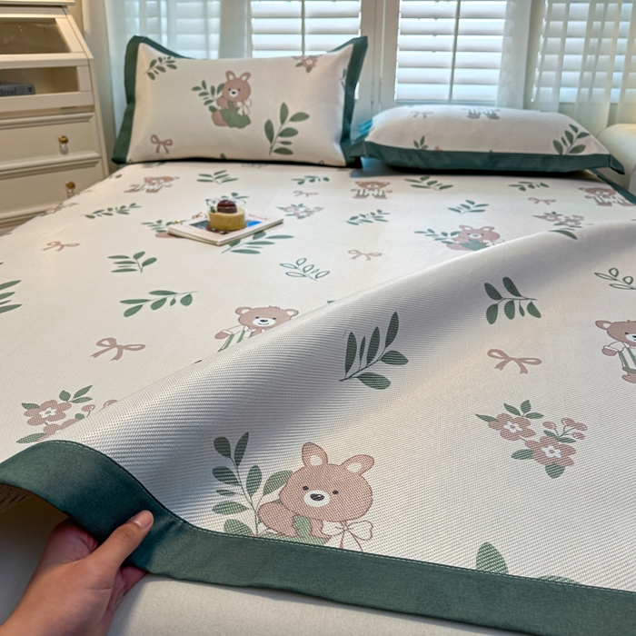 91家纺网 家纺一手货源 找家纺 席佬大 2025新款高克重卡通数码印花冰藤席床席床笠款 从林熊-平铺款-平铺款