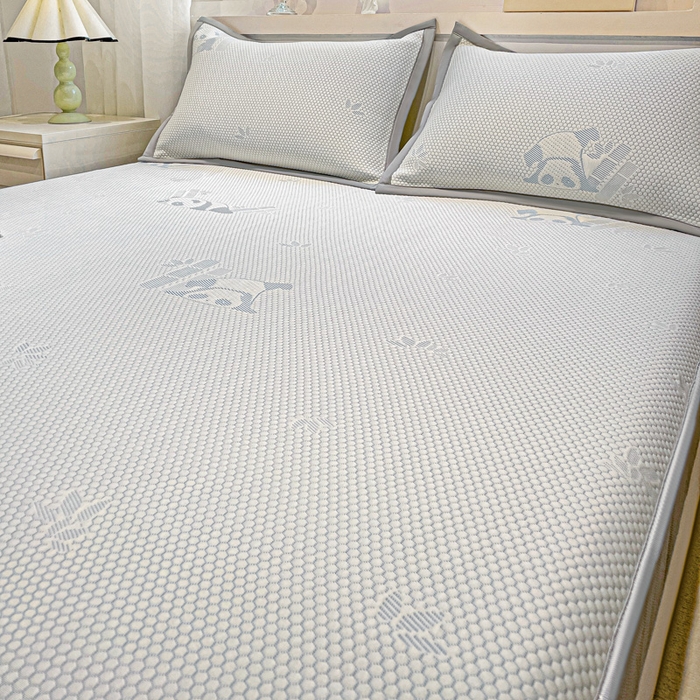 91家纺网 家纺一手货源 找家纺 富馨莱 2025新款A类480克PE凉感凉豆豆凉席三件套和单件床笠款 熊猫嘟嘟-蓝