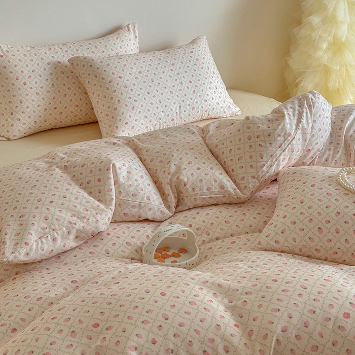 91家纺网 家纺一手货源 找家纺 塞纳 2026新款.全棉有氧双层纱四件套-场景一 奶油草莓-咖