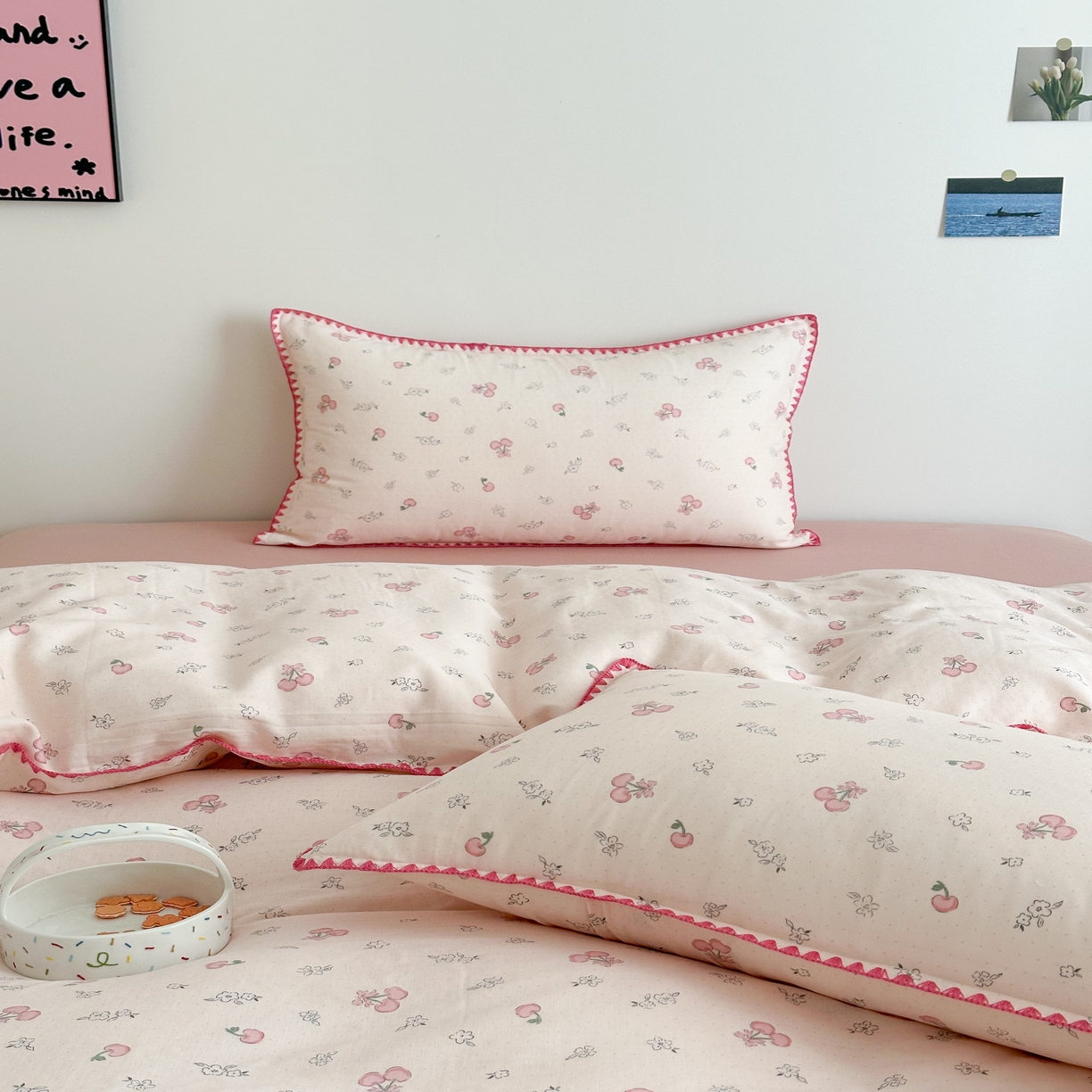 91家纺网 家纺一手货源 找家纺 2025新款春夏新品工艺款全棉双层纱贝壳边四件套 知樱