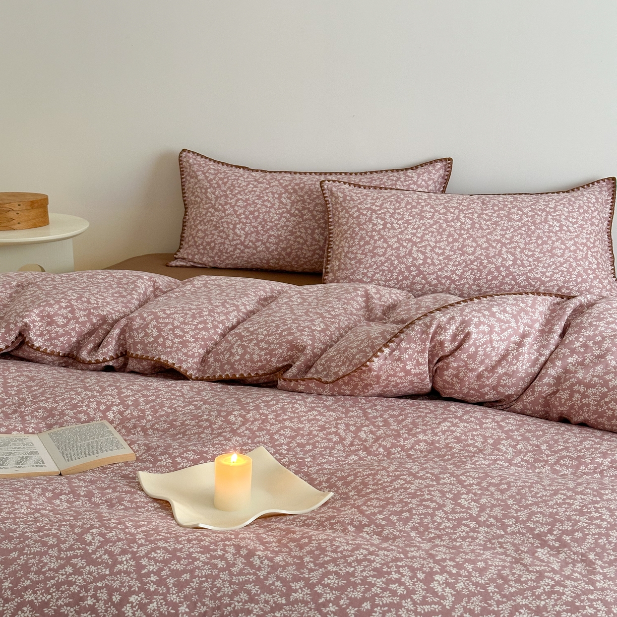 91家纺网 家纺一手货源 找家纺 2025新款工艺款全棉双层纱小清新贝壳边四件套 浅枝