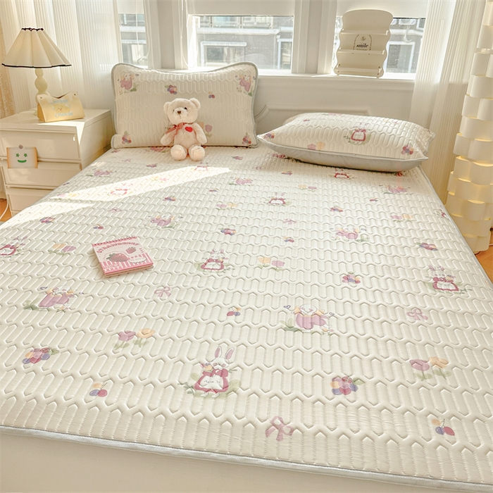 91家纺网 家纺一手货源 找家纺 慕尚家纺 2025新款小清新凉感丝乳胶席 紫藤小兔