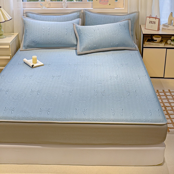 91家纺网 家纺一手货源 找家纺 富馨莱 2025新款A类480克PE凉感凉豆豆凉席三件套和单件床笠款 蝴蝶結-蓝
