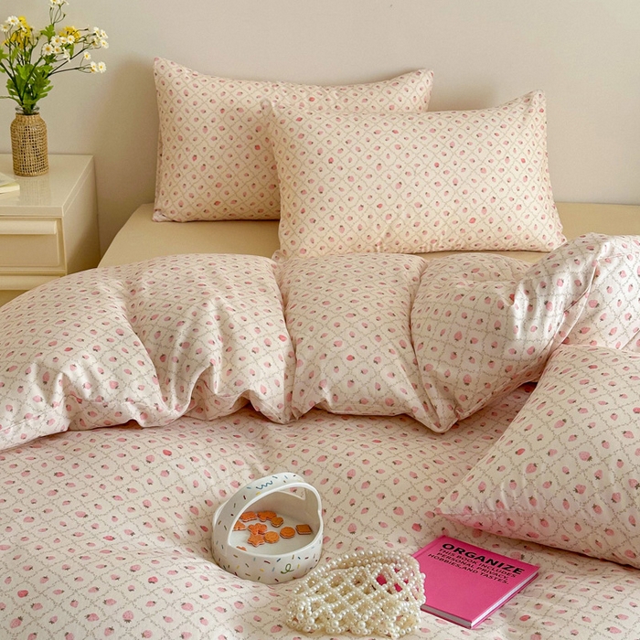 91家纺网 家纺一手货源 找家纺 塞纳 2026新款.全棉有氧双层纱四件套-场景一 奶油草莓-咖