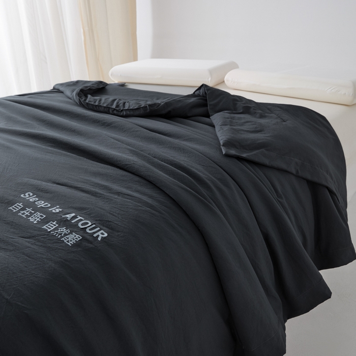 91家纺网 家纺一手货源 找家纺 暖芯家纺 2025新款亚朵同款深睡Pro夏被自在眠自然醒 深灰