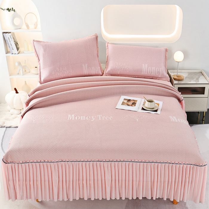 91家纺网 家纺一手货源 找家纺 新月家纺（锦威郎）2025新款凉爽亲肤凉豆豆床裙 发财树床裙粉色