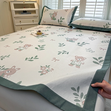 91家纺网 家纺一手货源 找家纺 席佬大 2025新款高克重卡通数码印花冰藤席床席床笠款 从林熊-平铺款-平铺款