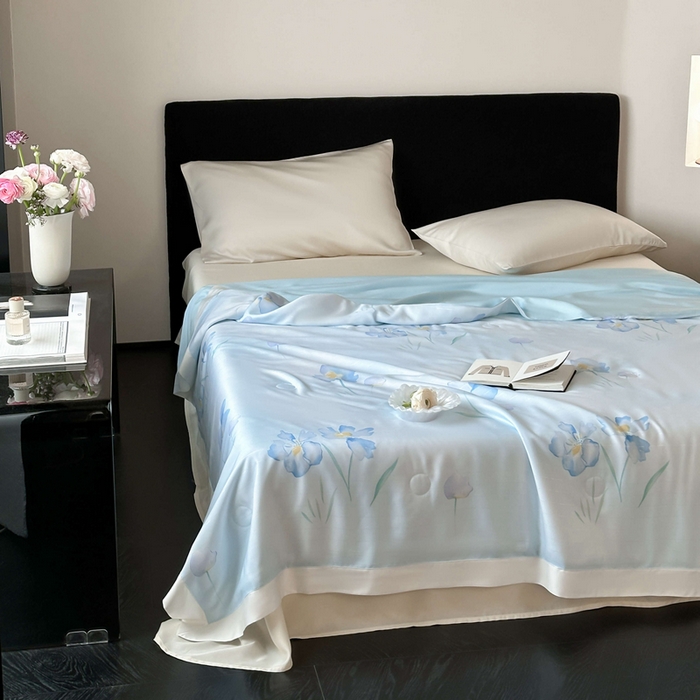 91家纺网 家纺一手货源 找家纺 茧羽世家 2025新款天丝银萃沁氧抗菌系列夏被子被芯 水墨蓝韵