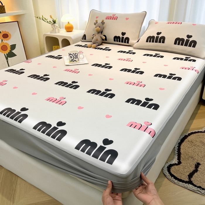 91家纺网 家纺一手货源 找家纺 2025春夏新款独家研发太空层凉感软席冰丝印花凉席床笠款 甜心粉