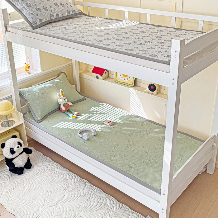 91家纺网 家纺一手货源 找家纺 富馨莱 2025新款A类480克PE凉感凉豆豆凉席三件套和单件学生款 蝴蝶結-绿