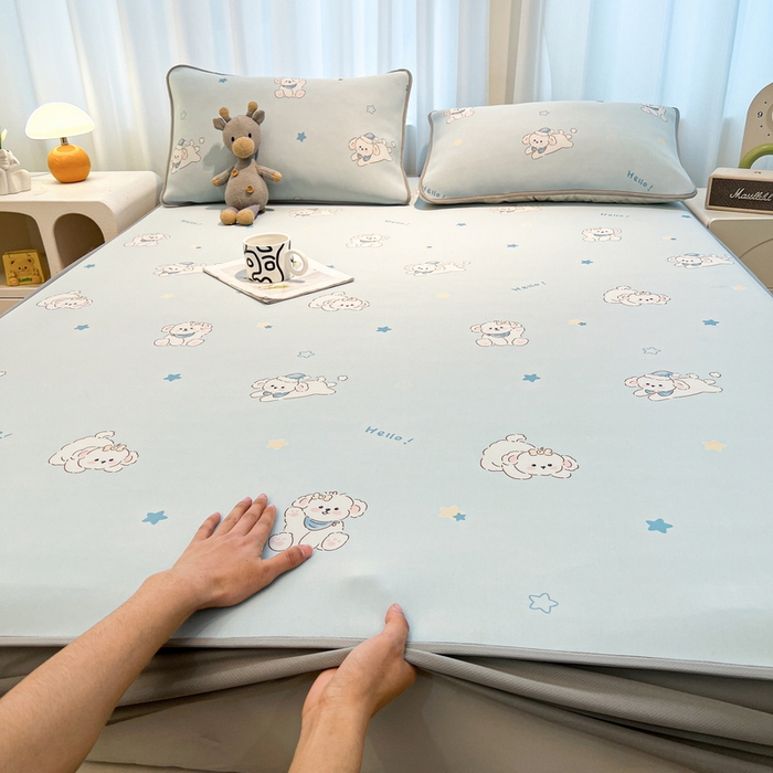 91家纺网 家纺一手货源 找家纺 2025春夏新款独家研发太空层凉感软席冰丝印花凉席床笠款 小奶狗