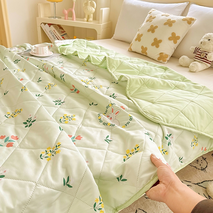 91家纺网 家纺一手货源 找家纺 憨豆家纺 2025新款纳米印花超声波夏被简约可机洗空调被夏凉被礼品被直播跨境 花间小兔