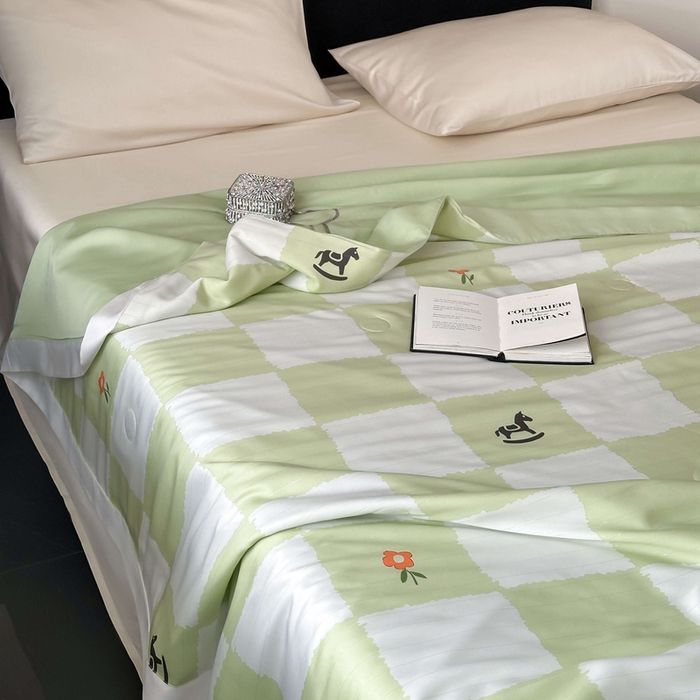 91家纺网 家纺一手货源 找家纺 茧羽世家 2025新款天丝银萃沁氧抗菌系列夏被子被芯 绿野棋语