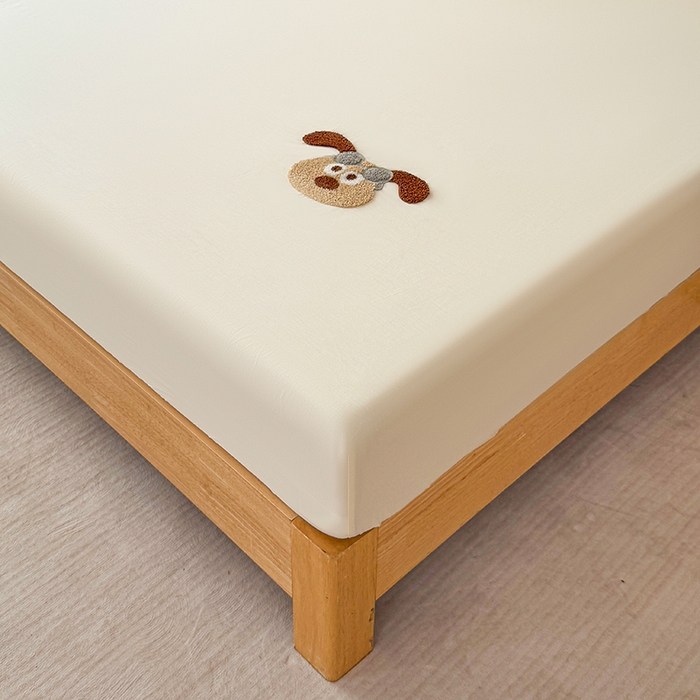 91家纺网 家纺一手货源 找家纺 澳梵家居 2025新款A类全棉毛巾绣床笠 飞天小狗-白