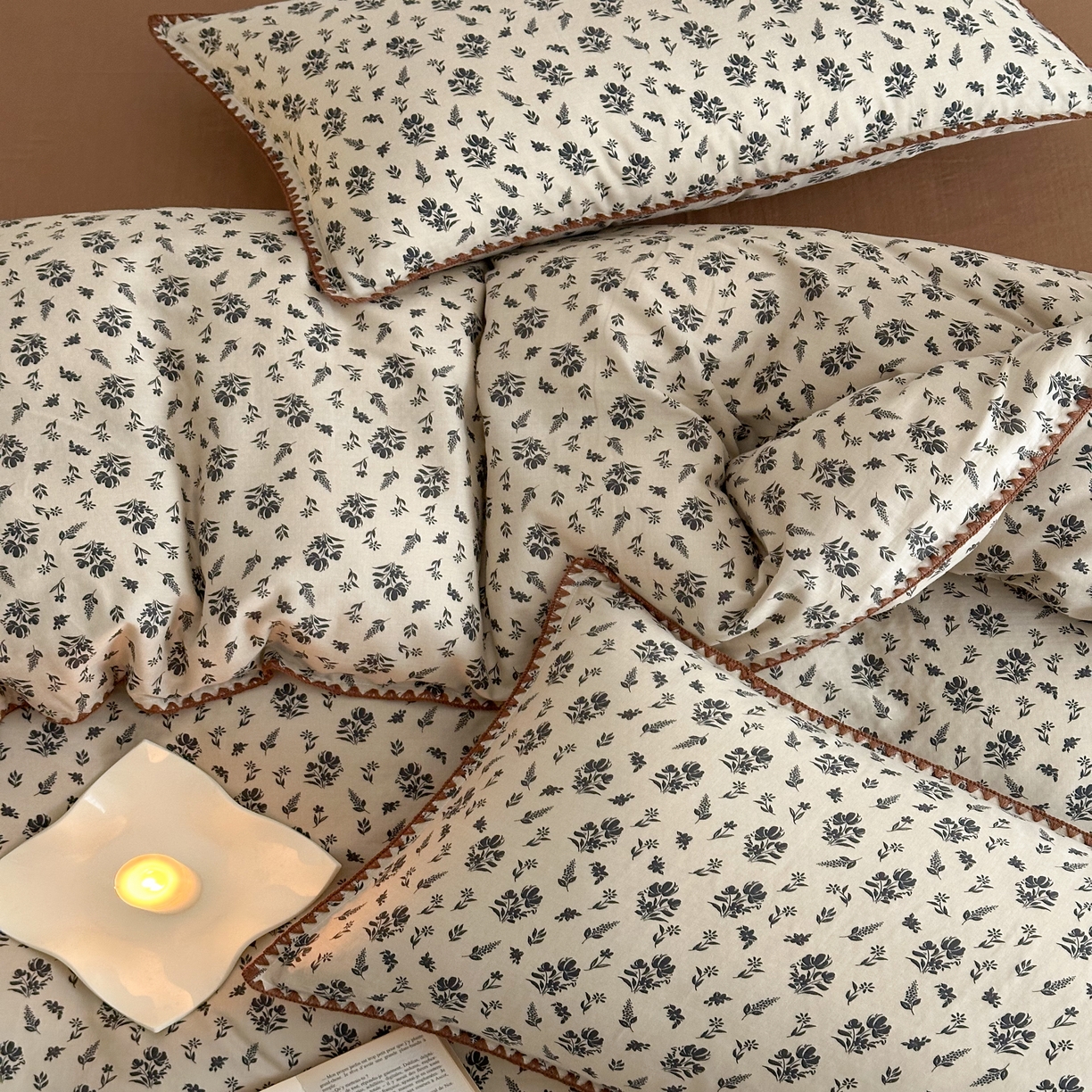 91家纺网 家纺一手货源 找家纺 2025新款春夏新品工艺款全棉双层纱贝壳边四件套 婉墨