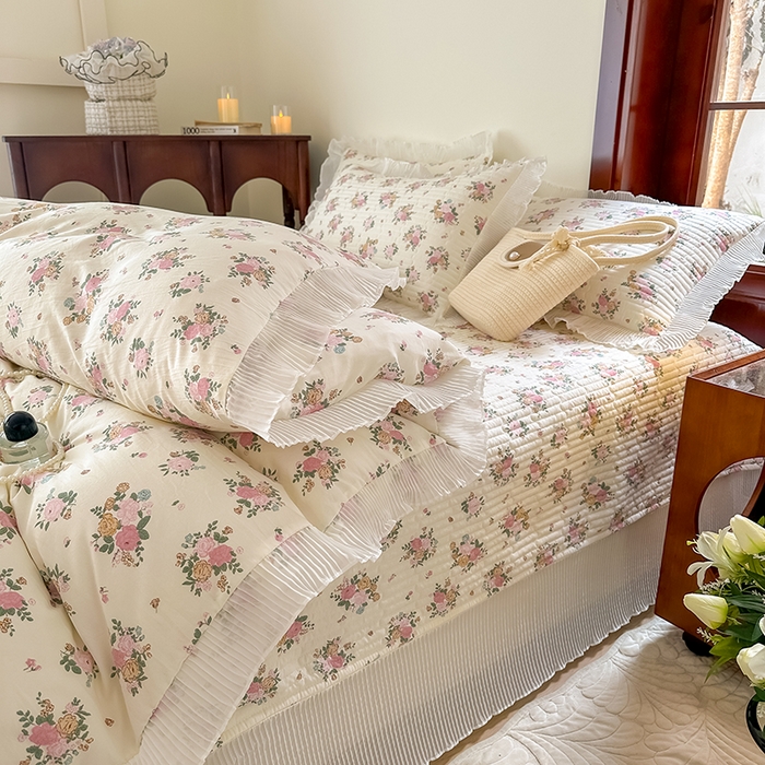 91家纺网 家纺一手货源 找家纺 赫本家纺  2025新款水洗棉花边款夹棉床盖三件套四件套 寇依娜