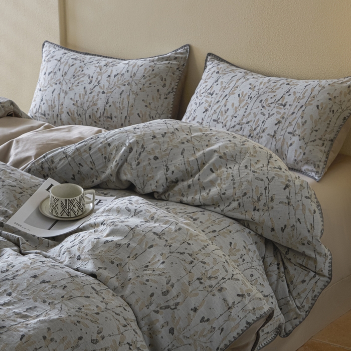 91家纺网 家纺一手货源 找家纺 2025新款亲肤全棉三层纱提花四件套 叶语-珠子褐