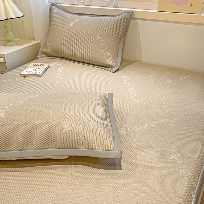 91家纺网 家纺一手货源 找家纺 富馨莱 2025新款A类480克PE凉感凉豆豆凉席三件套和单件床笠款 绅士咖