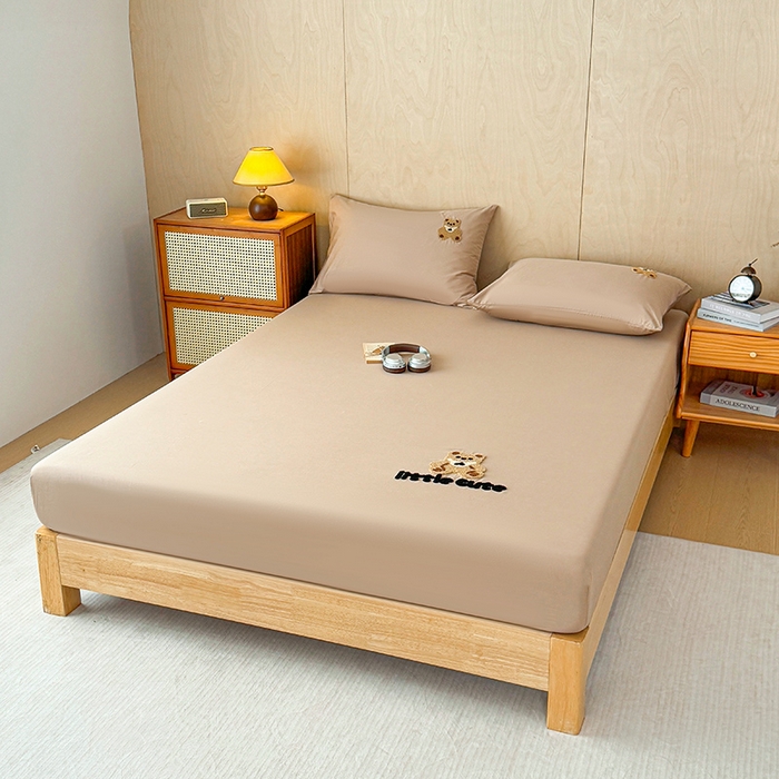 91家纺网 家纺一手货源 找家纺 澳梵家居 2025新款A类全棉毛巾绣床笠 咖啡熊