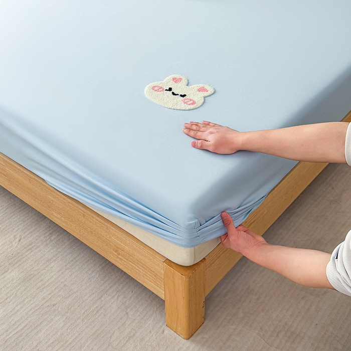 91家纺网 家纺一手货源 找家纺 澳梵家居 2025新款A类全棉毛巾绣床笠 兔兔-蓝