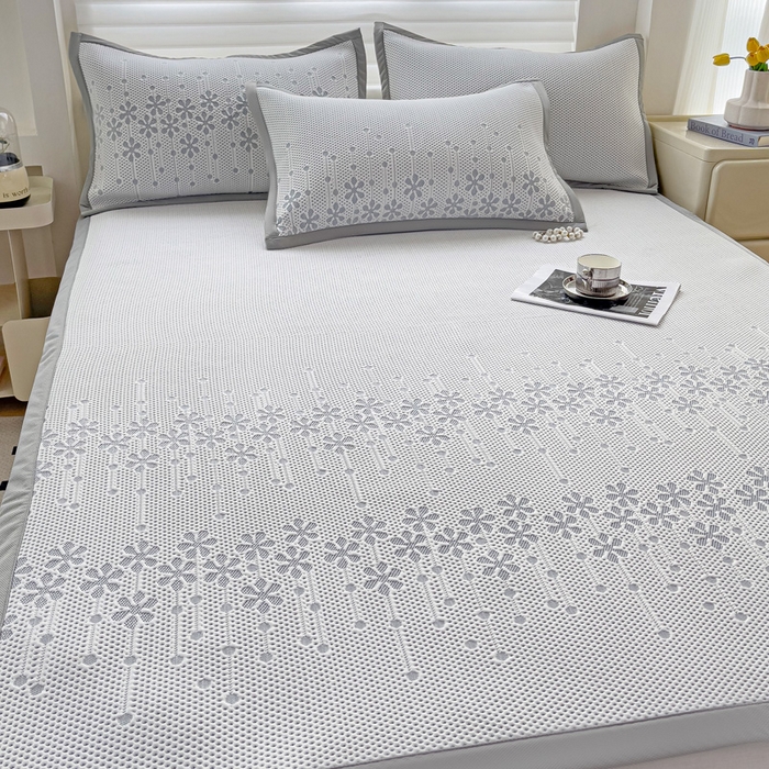 91家纺网 家纺一手货源 找家纺 富馨莱 2025新款A类480克PE凉感凉豆豆凉席三件套和单件平铺款 倾城