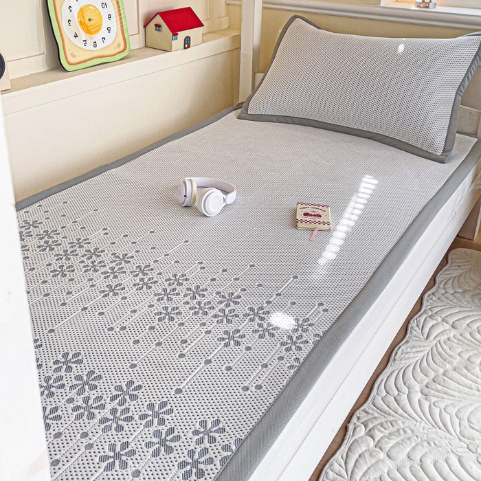 91家纺网 家纺一手货源 找家纺 富馨莱 2025新款A类480克PE凉感凉豆豆凉席三件套和单件学生款 倾城