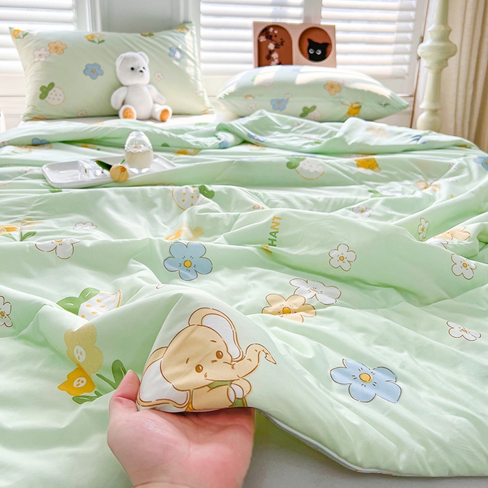 91家纺网 家纺一手货源 找家纺 好梦来家纺（原锦茂家纺） 2025新款印花凉感丝抗菌夏被 花园里