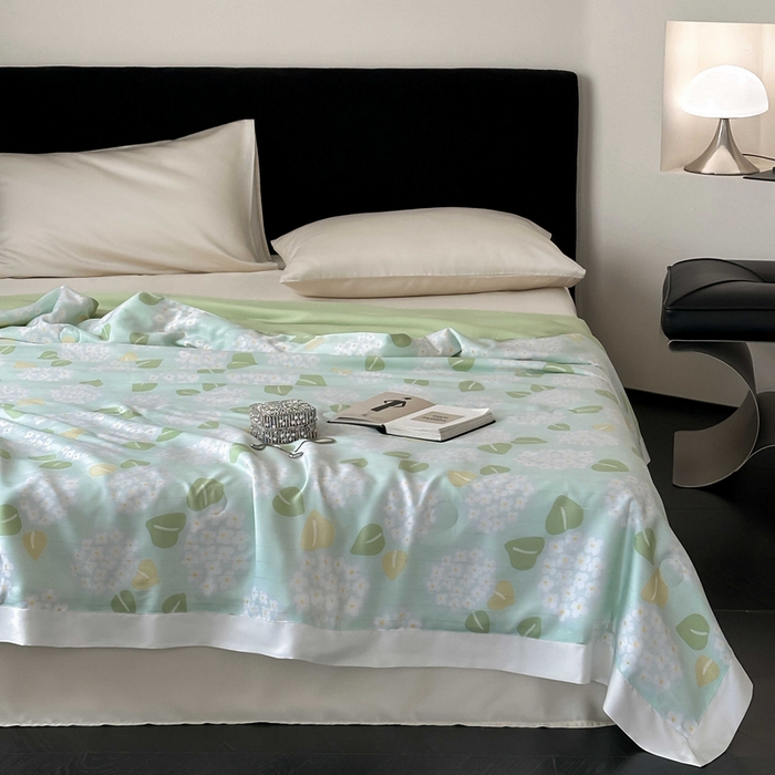 91家纺网 家纺一手货源 找家纺 茧羽世家 2025新款天丝银萃沁氧抗菌系列夏被子被芯 绮翠绣梦