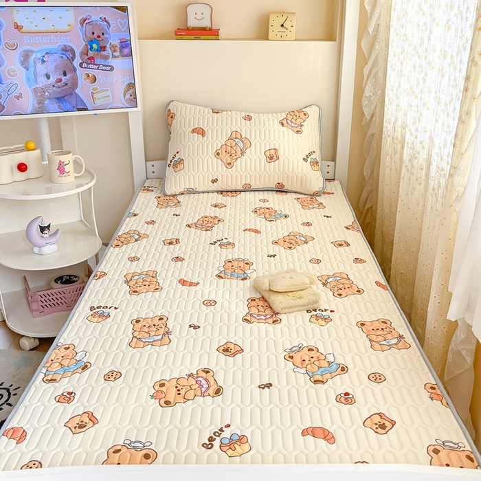 91家纺网 家纺一手货源 找家纺 川悦生活 2025新款小阪凉感丝印花凉席-学生床 奶芙熊