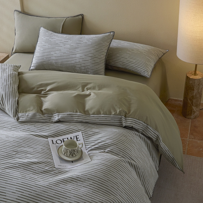 91家纺网 家纺一手货源 找家纺 2025新款亲肤全棉三层纱提花四件套 韵律-黛绿