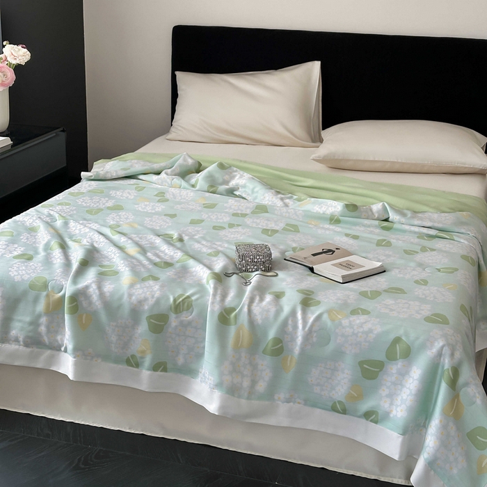 91家纺网 家纺一手货源 找家纺 茧羽世家 2025新款天丝银萃沁氧抗菌系列夏被子被芯 绮翠绣梦