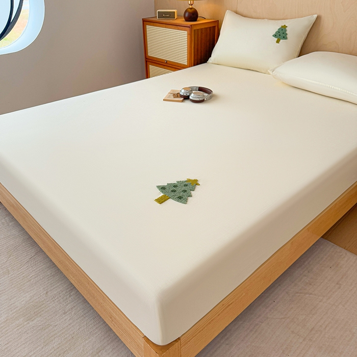 91家纺网 家纺一手货源 找家纺 澳梵家居 2025新款A类全棉毛巾绣床笠 小树-白