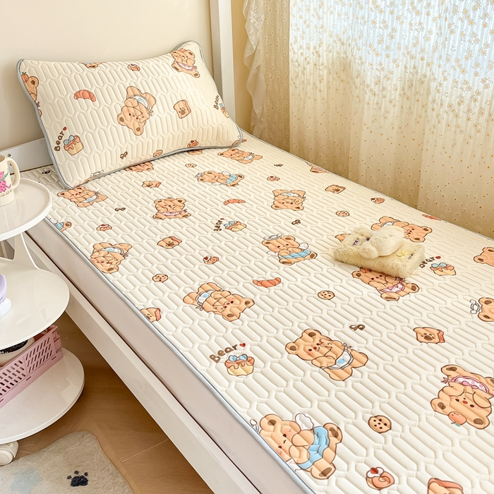 91家纺网 家纺一手货源 找家纺 川悦生活 2025新款小阪凉感丝印花凉席-学生床 奶芙熊