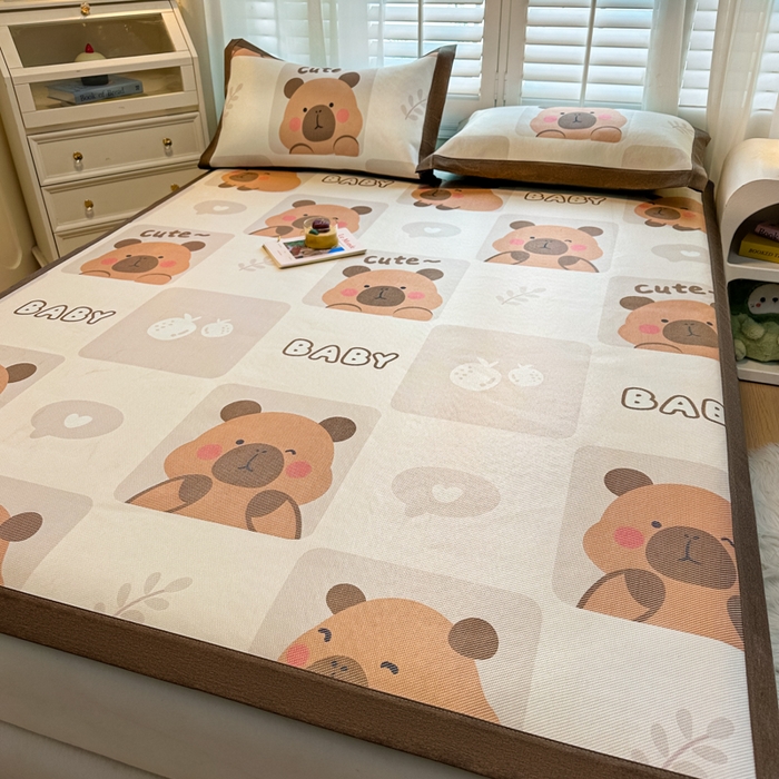 91家纺网 家纺一手货源 找家纺 席佬大 2025新款高克重卡通数码印花冰藤席床席床笠款 卡皮巴拉-平铺款-平铺款