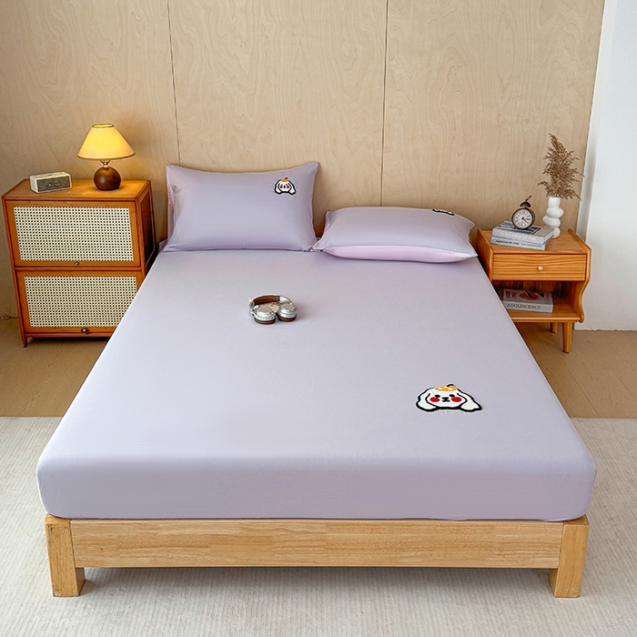 91家纺网 家纺一手货源 找家纺 澳梵家居 2025新款A类全棉毛巾绣床笠 腮红小狗-紫