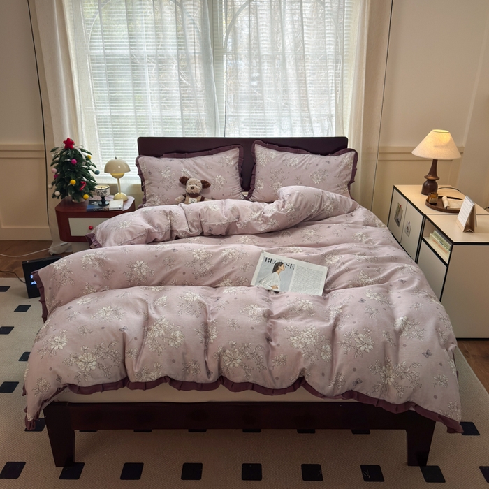 91家纺网 家纺一手货源 找家纺 曼之夏 2025春夏新款A类全棉纯棉邹邹纱花边款四件套 紫嫣