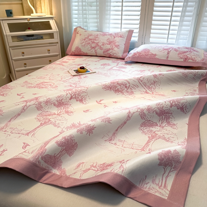 91家纺网 家纺一手货源 找家纺 席佬大 2025新款高克重卡通数码印花冰藤席床席床笠款 丛林间-粉-平铺款-平铺款