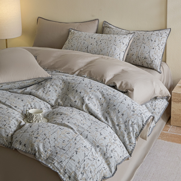 91家纺网 家纺一手货源 找家纺 2025新款亲肤全棉三层纱提花四件套 叶语-珠子褐