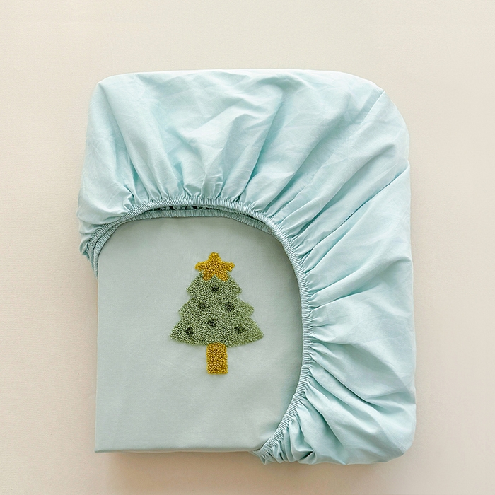 91家纺网 家纺一手货源 找家纺 澳梵家居 2025新款A类全棉毛巾绣床笠 小树-蓝